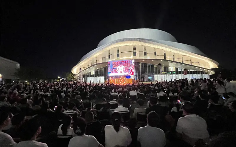 此外, 观赛